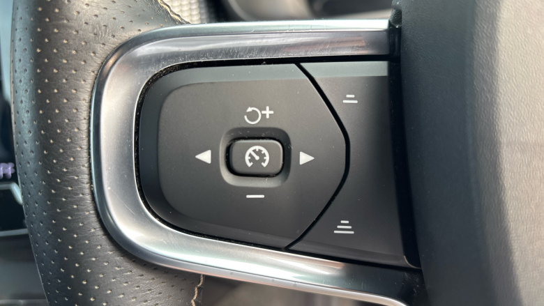 Volvo Xc40 2.0 T4 R DESIGN 5dr AWD Geartronic Petrol Estate